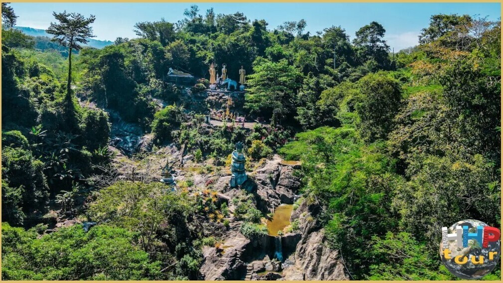 Экспедиция Следопыт. Вид с высоты на Лесной храм Namtok Thammarot temple.