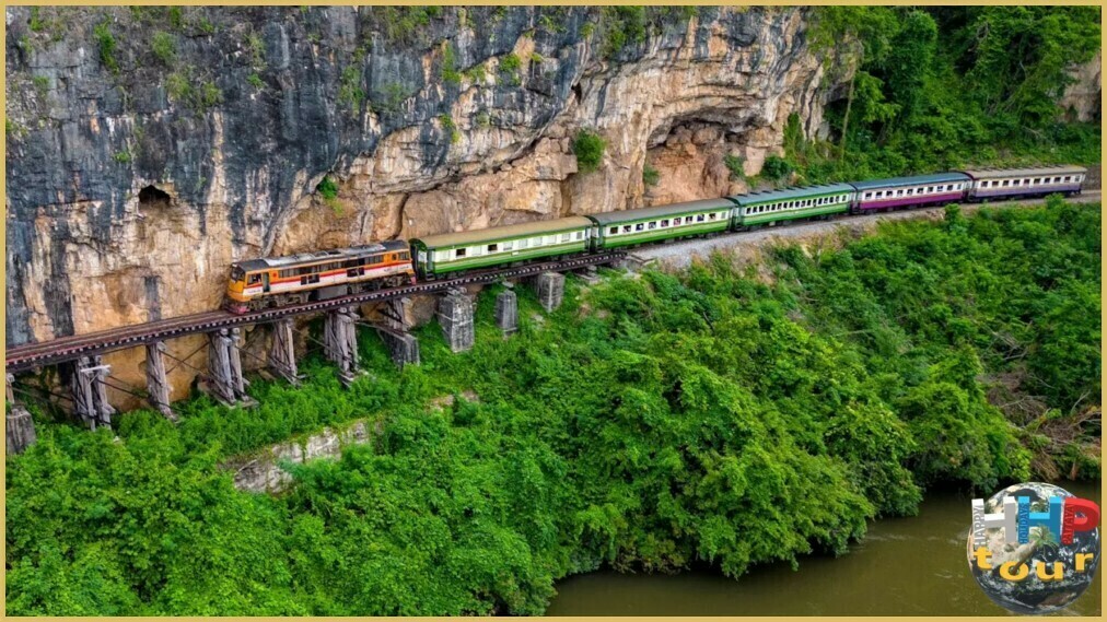 Поездка на поезде вид сверху. Экскурсия Река Квай Paradise.