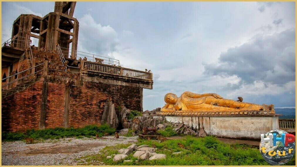 Экскурсия на Ко Чанг премиум. Лежащий Будда на холме в храме Золотой Колокольчик.