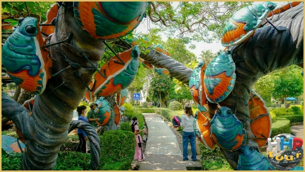 Алея c декоративными жуками в ботаническом саду Нонг Нуч Паттайя.