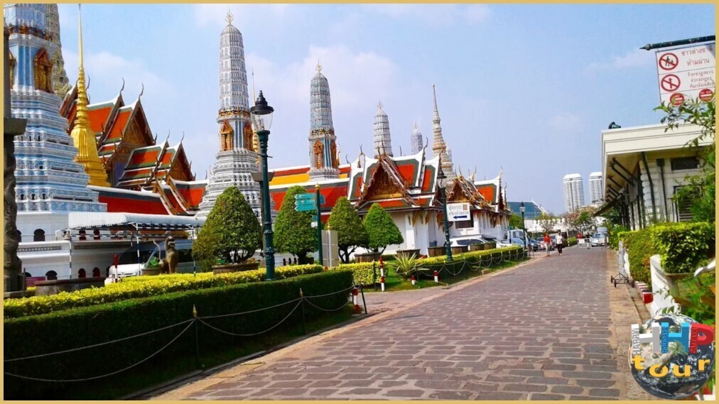 Королевство Сукотай, Wat Phra Si Rattana Mahathat Woramahawihan вид на комплекс с улицы.