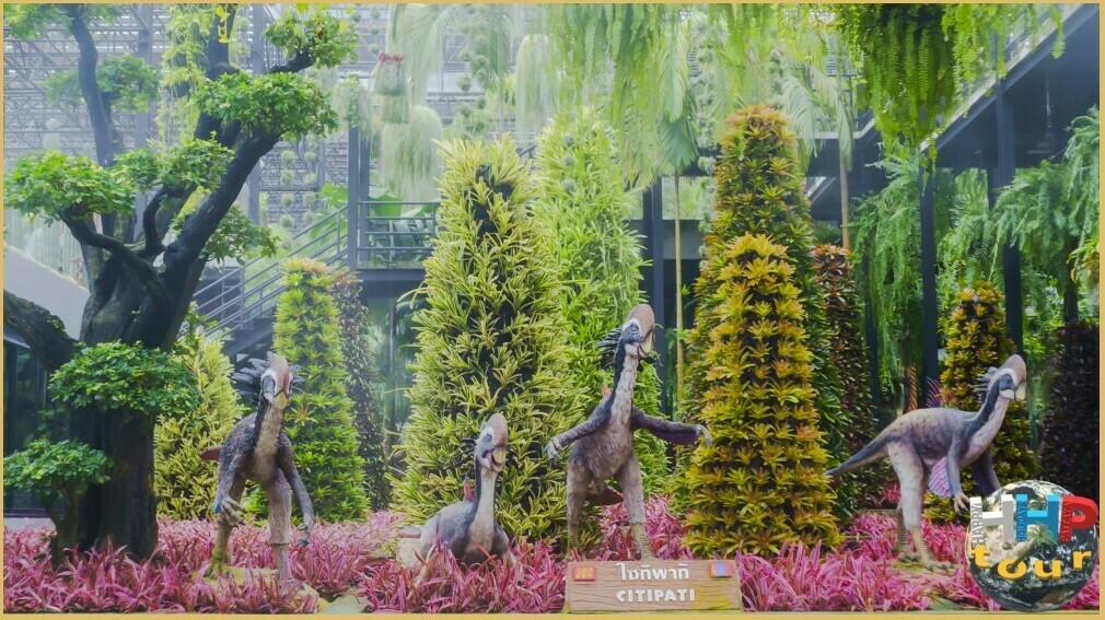 Фигурки динозавров в Небесном саду. Посещаем на экскурсии в парке Нонг Нуч Паттайя.