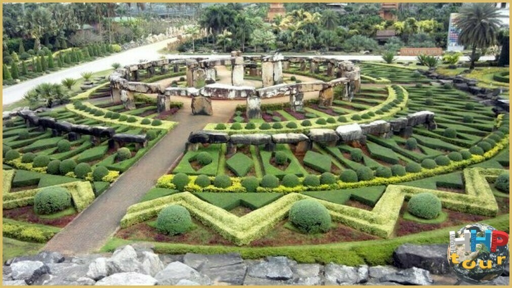 Стоунхендж Stonehenge в парке Нонг Нуч Паттайя. Вид со смотровой.