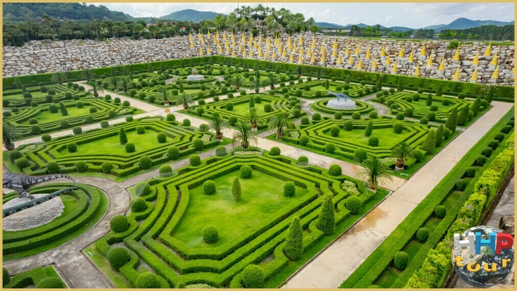В парке Нонг Нуч Паттайя, было добавлено много камней, чтобы предотвратить обрушение долины.