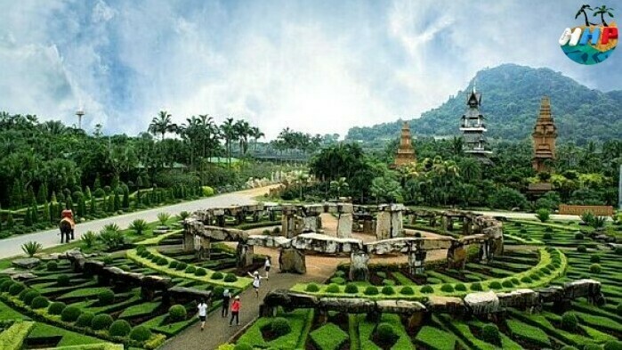 Нонг Нуч Паттайя. Модель-копия известного мегалитического сооружения расположенного в Англии – Стоунхедж.