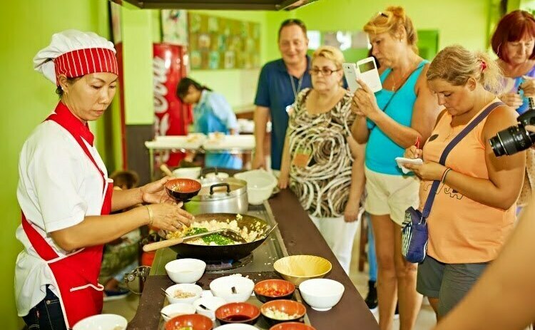 Кулинарное шоу в саду специй