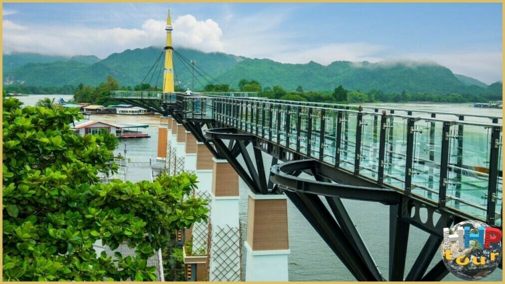 Экскурсия из Паттайи на 2 дня 1 ночь Река Квай + Сафари. Стеклянный мост в Канчанабури с видом на горы.