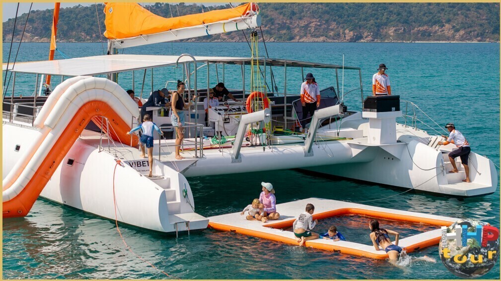 Купание в бассейне на катамаране Orange Sail.