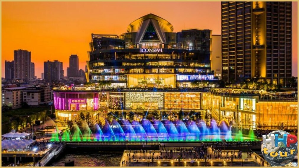 Новый вечерний Бангкок. Вид на поющие фонтаны и ICONSIAM вечером.